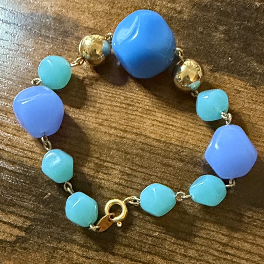 Vintage Trifari Lucite  Women's Bracelet